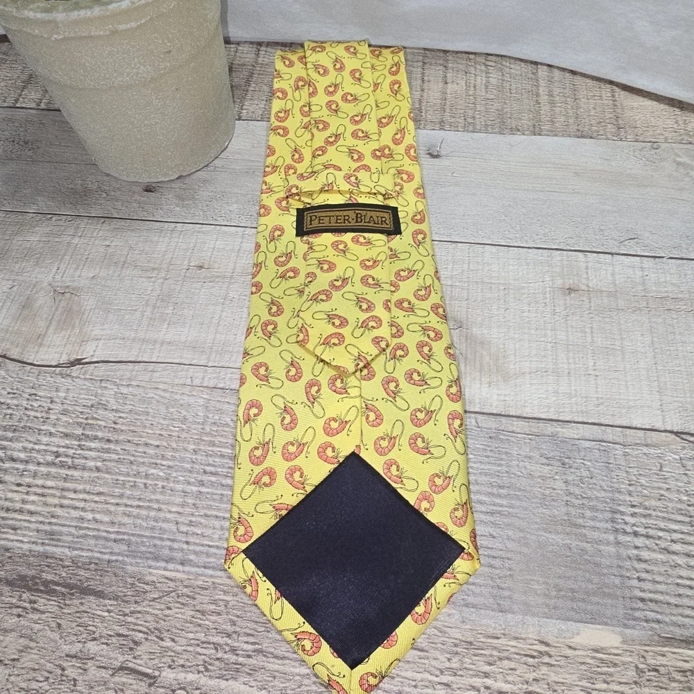 PETER BLAIR YELLOW SILK TIE PINK CRAWFISH PATTERN WHIMSICAL USA MADE